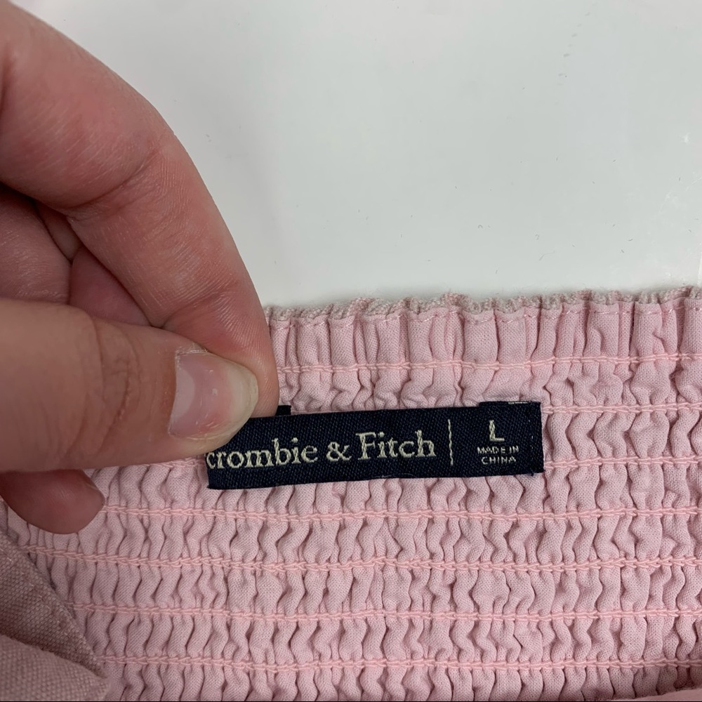 Abercrombie & Fitch Light Baby Pink Structured Button Down Crop Top - Picture 2 of 5
